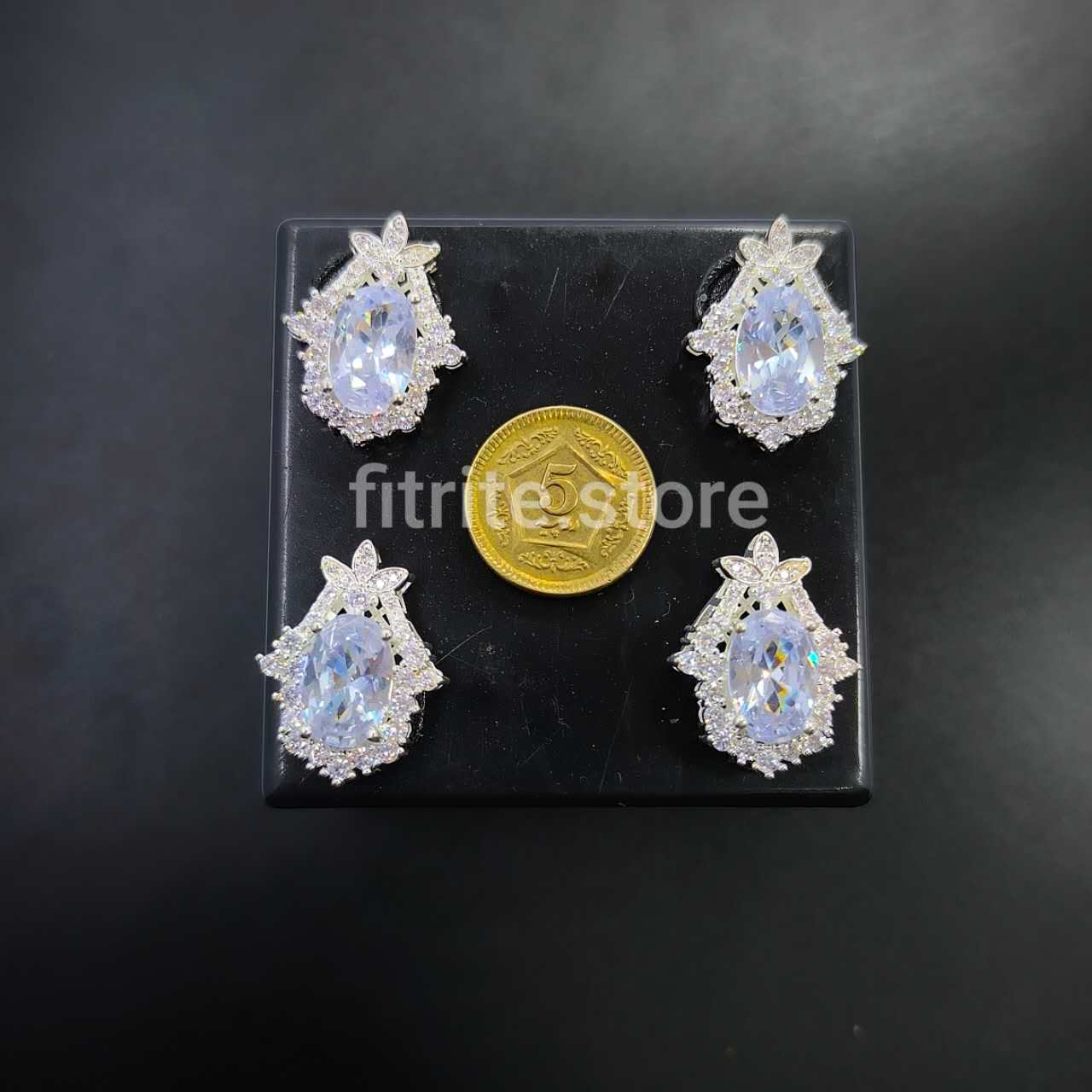 Metal Crystal Button - B18